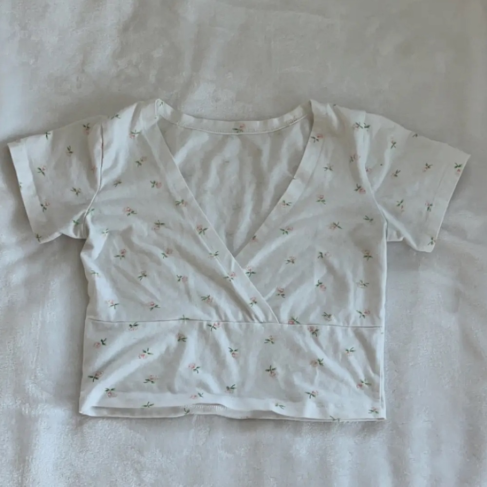 White cropped top with little pink flowers. Good quality!